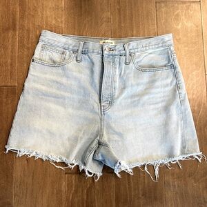 Madewell Light Blue lighwash Denim frayed the mom jeans Shorts 32
